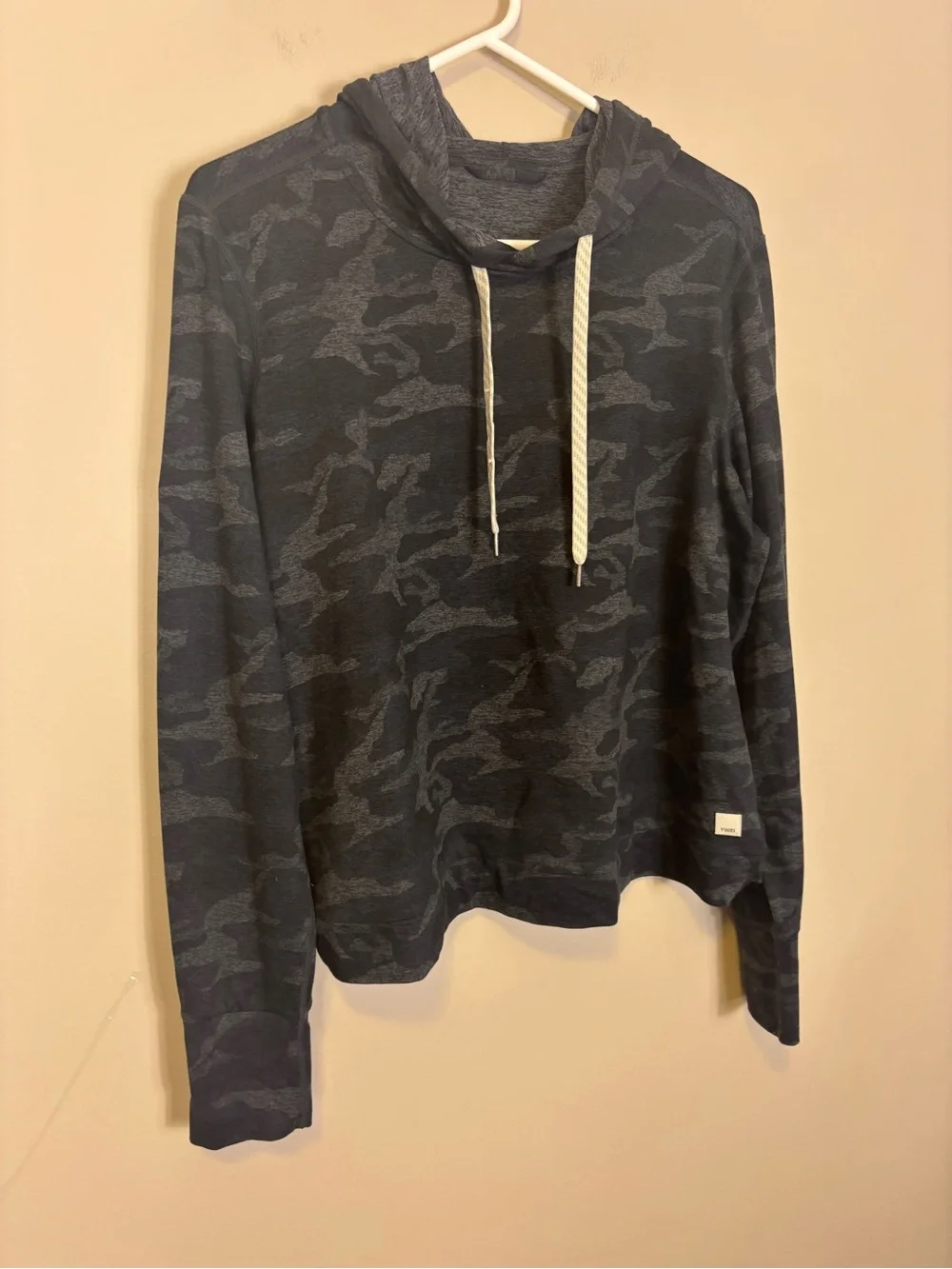 Vuori Women’s Dark Grey & Black Camo Pullover Hoodie